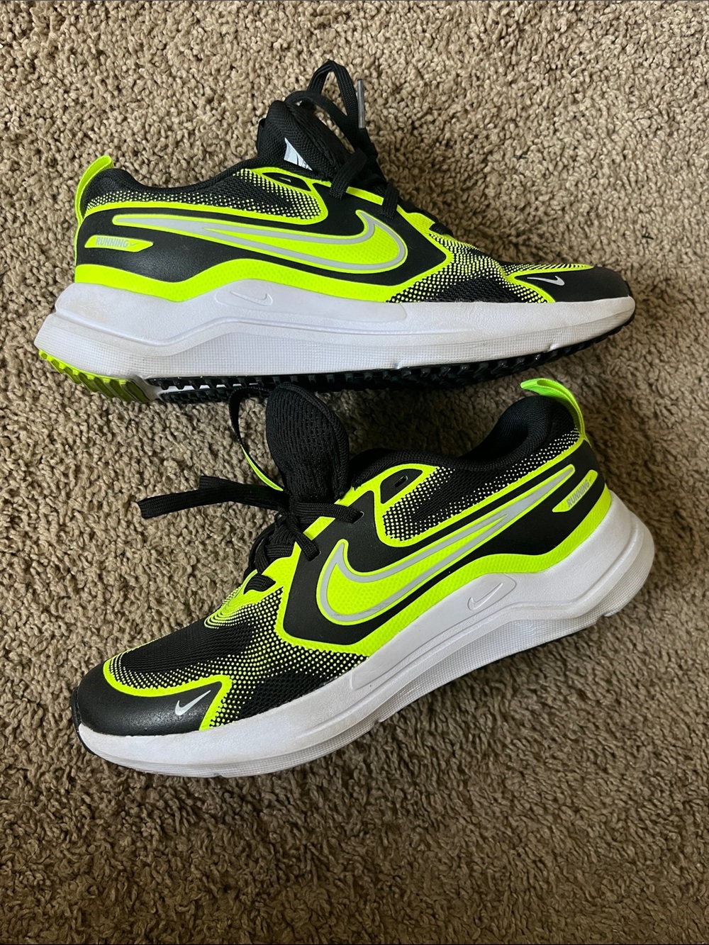 Nike Kids Black & Neon Yellow Athletic Sneakers